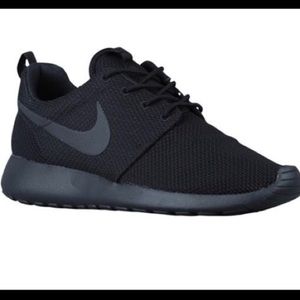 Women’s black nike roshes